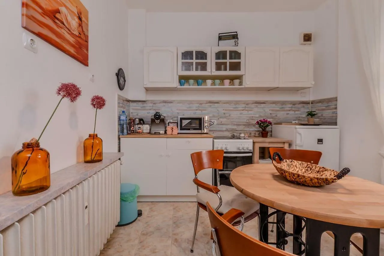 La La Land - Top Central 2-Bdr Serdika Apartment Sofia